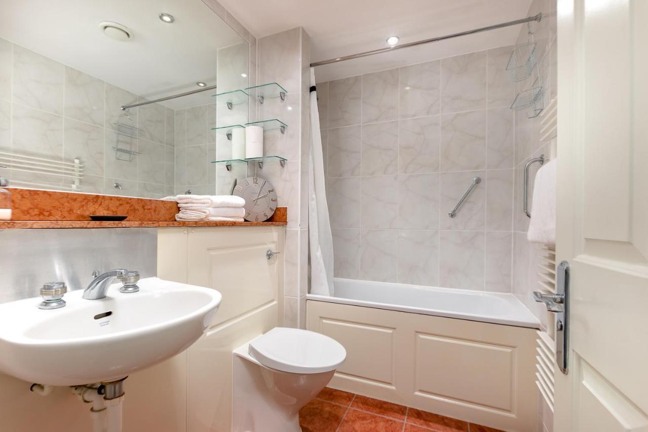 Point West Apartments Londra Dış mekan fotoğraf