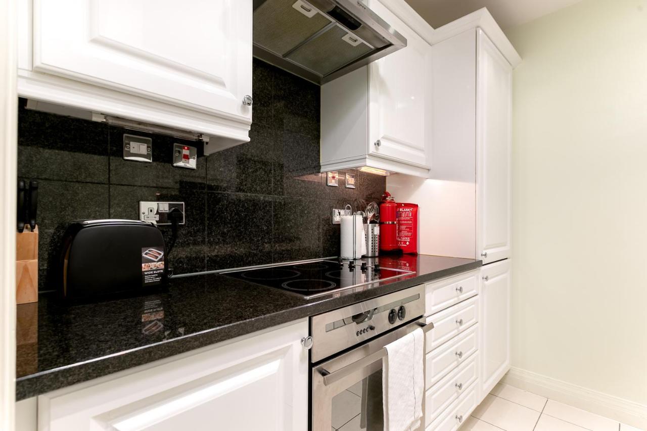 Point West Apartments Londra Dış mekan fotoğraf