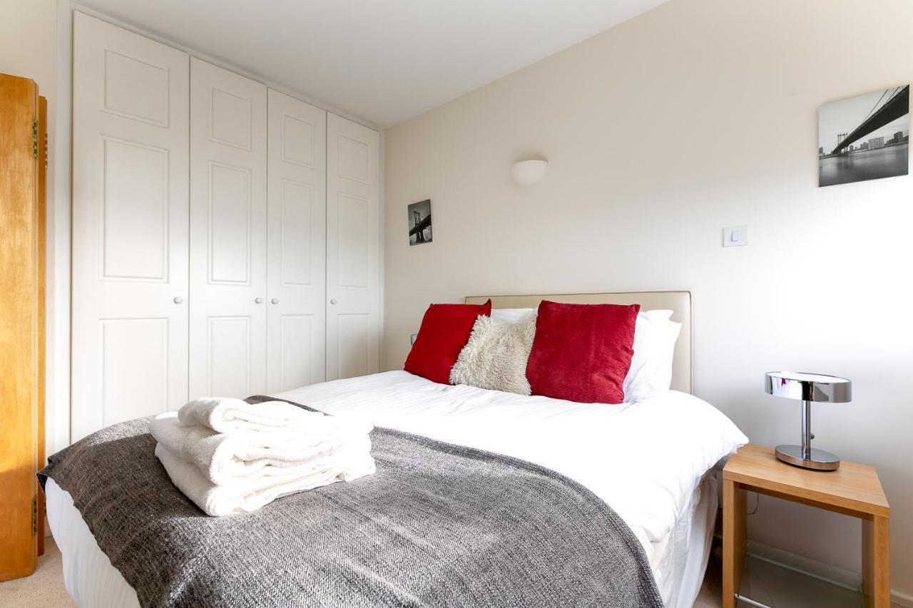 Point West Apartments Londra Dış mekan fotoğraf