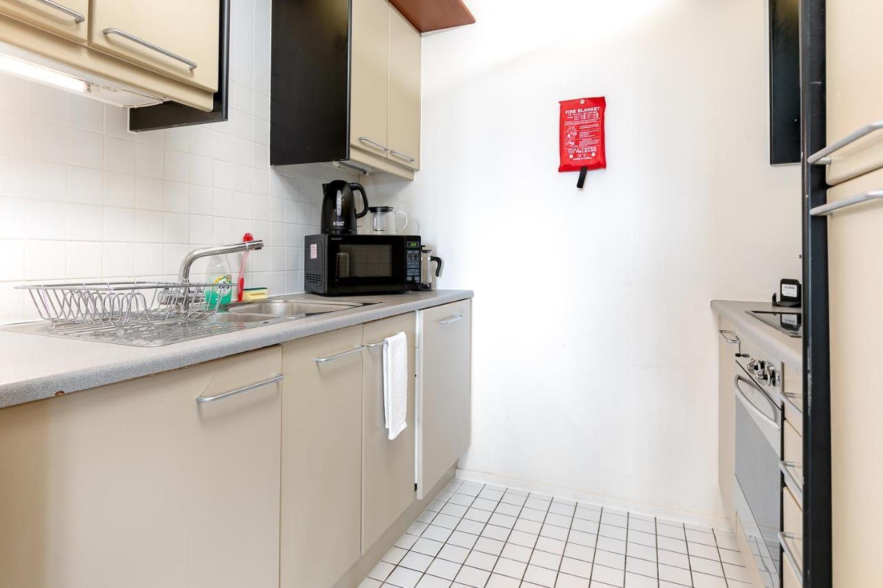 Point West Apartments Londra Dış mekan fotoğraf